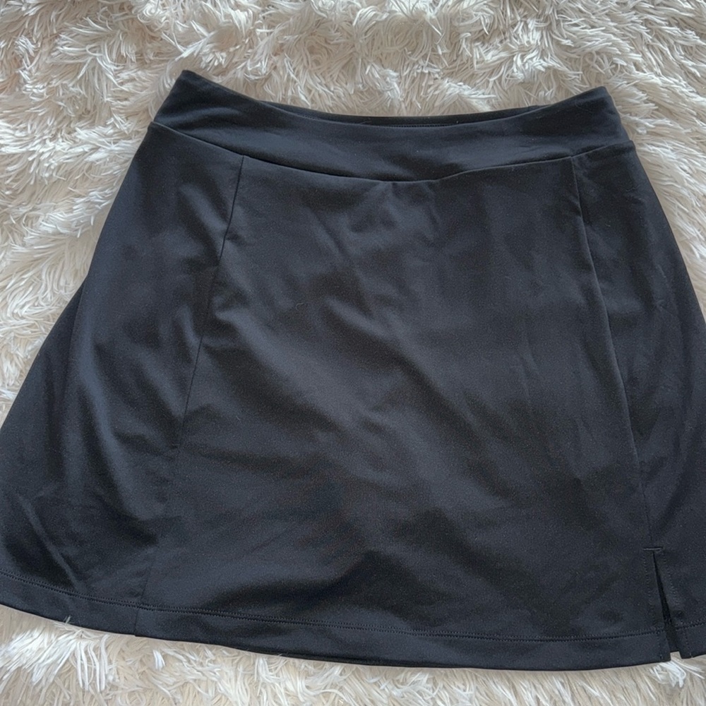 Lady Hagen Essential solid black woman’s golf skort size M